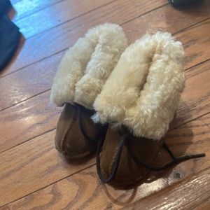 Size 4 Minnetonka slippers